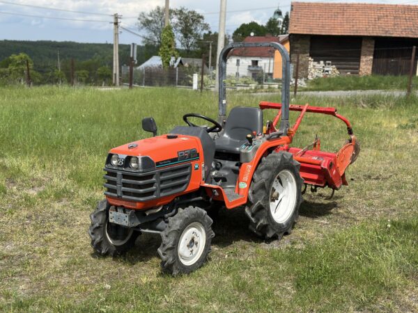 KUBOTA B72 4x4 servo s rotavatorem 464mth
