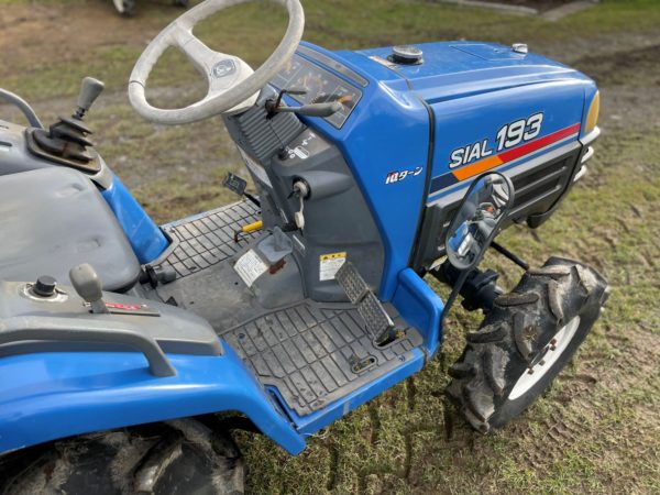 2001 ISEKI TF193F 4x4 servo - Image 4