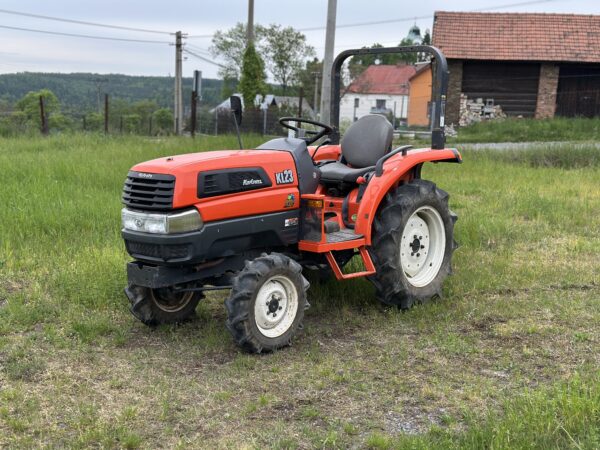 KUBOTA KL23 4x4 servo (594mth)