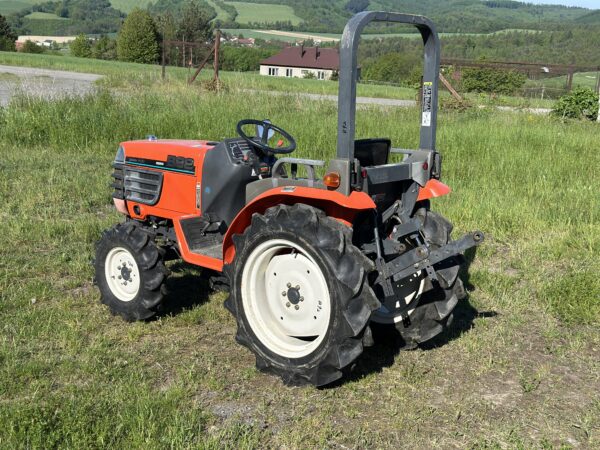 KUBOTA B92 4x4 servo 353mth - Image 2