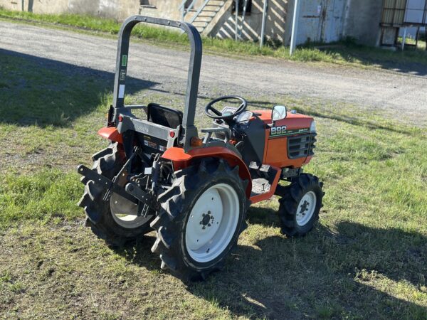 KUBOTA B92 4x4 servo 353mth - Image 3
