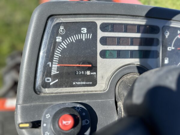 KUBOTA B92 4x4 servo 353mth - Image 7