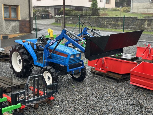 ISEKI TA317 4x4 s nakladačem servo