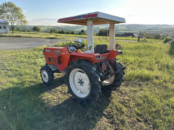 KUBOTA L1-235D 4x4 1683mth - Image 2
