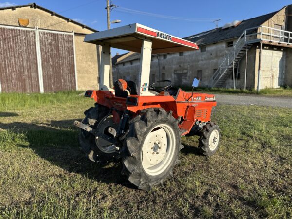 KUBOTA L1-235D 4x4 1683mth - Image 3