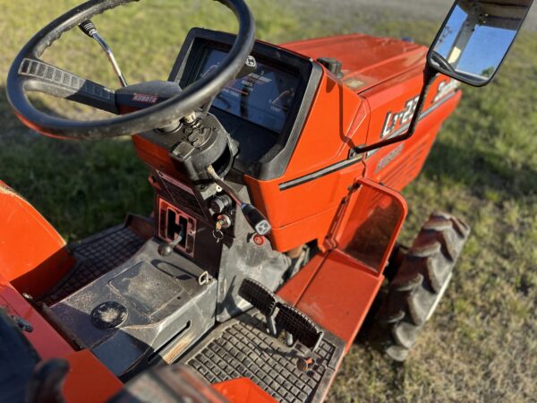 KUBOTA L1-235D 4x4 1683mth - Image 6